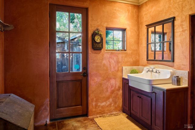 21000 8th St E, Sonoma, CA 95476