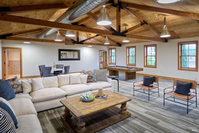 21000 8th St E, Sonoma, CA 95476