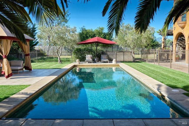 21000 8th St E, Sonoma, CA 95476