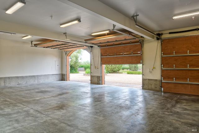 21000 8th St E, Sonoma, CA 95476