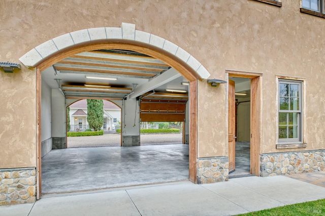 21000 8th St E, Sonoma, CA 95476