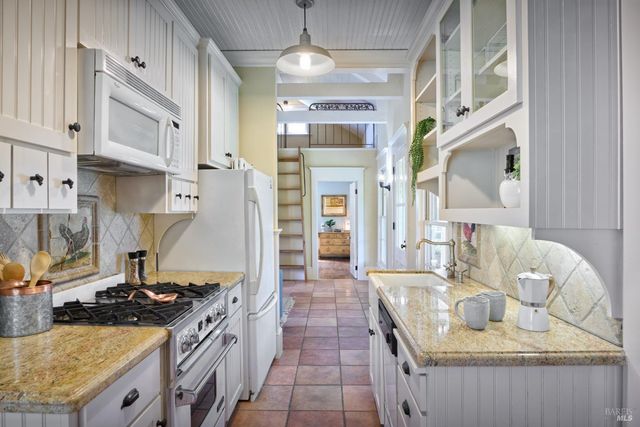 21000 8th St E, Sonoma, CA 95476