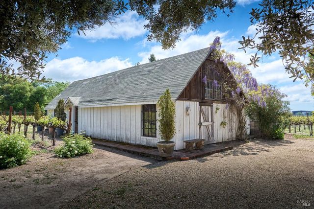 21000 8th St E, Sonoma, CA 95476