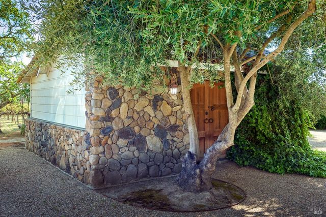 21000 8th St E, Sonoma, CA 95476