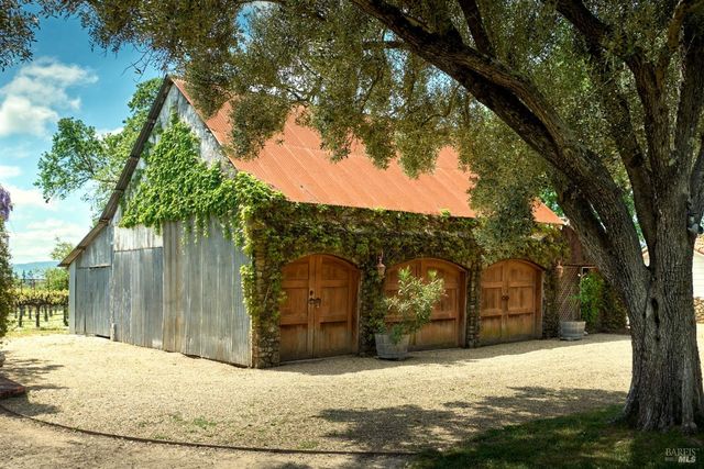 21000 8th St E, Sonoma, CA 95476