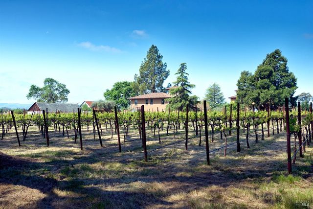 21000 8th St E, Sonoma, CA 95476