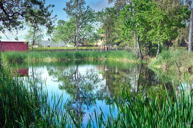 21000 8th St E, Sonoma, CA 95476