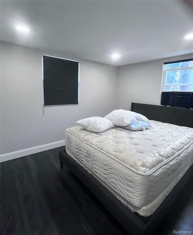 3066 Greenlawn Avenue, Commerce Twp, MI 48382