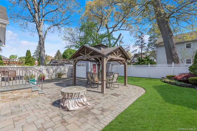 196 Central Avenue, Lynbrook, NY 11563