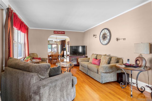 196 Central Avenue, Lynbrook, NY 11563