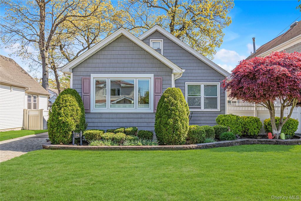 196 Central Avenue, Lynbrook, NY 11563