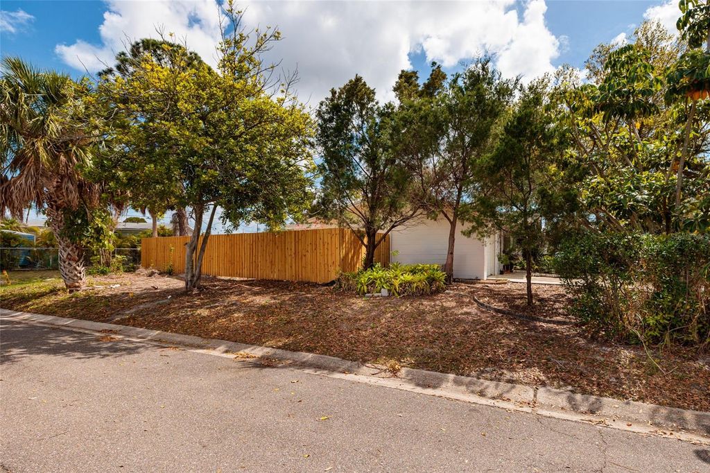 Image 28 of property listing at 3595 79TH STREET N, St Petersburg, FL 33710