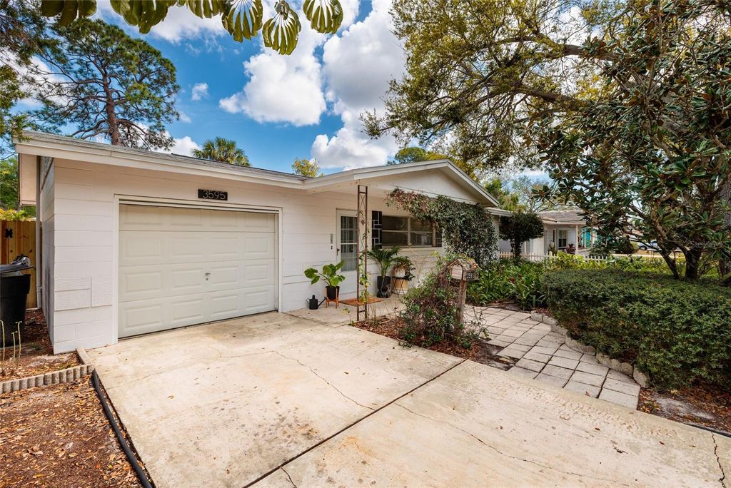 Image 5 of property listing at 3595 79TH STREET N, St Petersburg, FL 33710