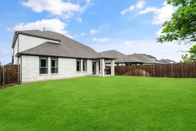 353 Waters Ridge Drive, Lavon, TX 75166