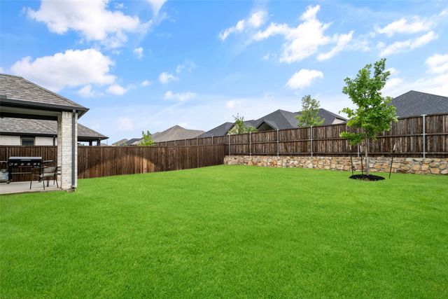 353 Waters Ridge Drive, Lavon, TX 75166