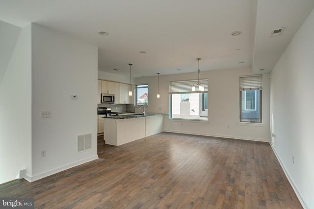 2104 KENSINGTON WALK, Philadelphia, PA 19125