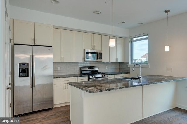 2104 KENSINGTON WALK, Philadelphia, PA 19125