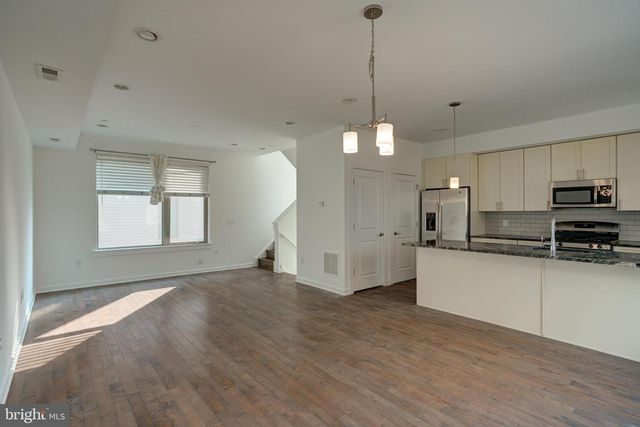 2104 KENSINGTON WALK, Philadelphia, PA 19125