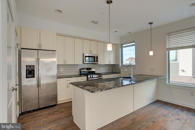 2104 KENSINGTON WALK, Philadelphia, PA 19125