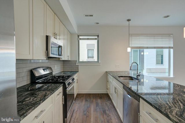 2104 KENSINGTON WALK, Philadelphia, PA 19125