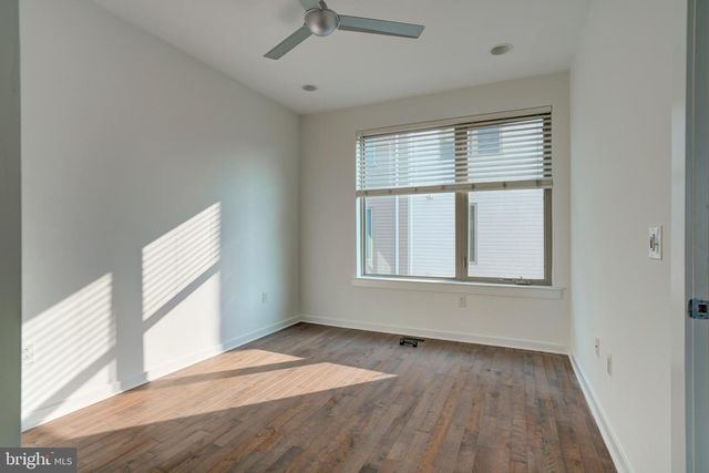 2104 KENSINGTON WALK, Philadelphia, PA 19125