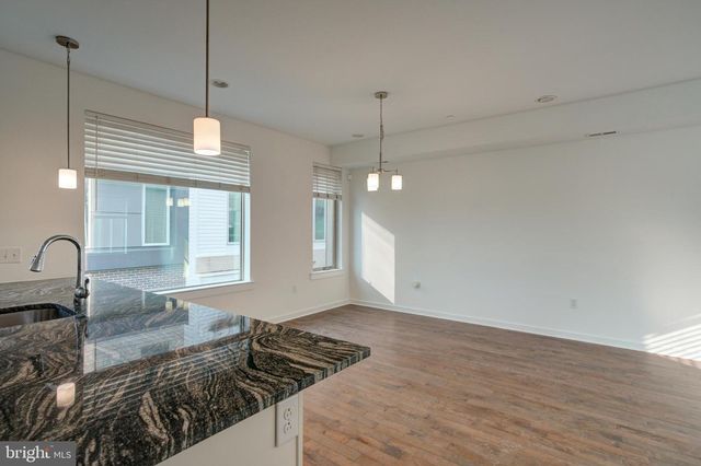 2104 KENSINGTON WALK, Philadelphia, PA 19125