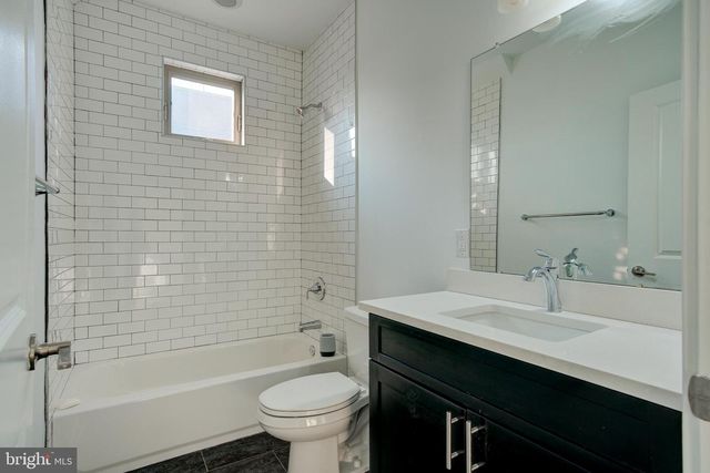 2104 KENSINGTON WALK, Philadelphia, PA 19125