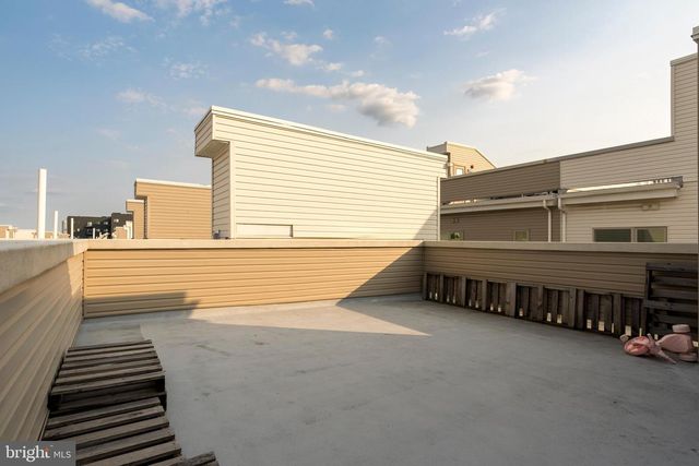 2104 KENSINGTON WALK, Philadelphia, PA 19125