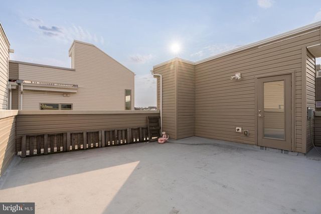 2104 KENSINGTON WALK, Philadelphia, PA 19125
