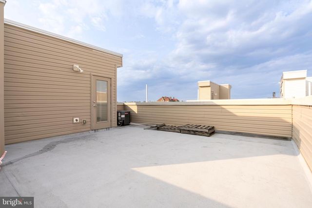2104 KENSINGTON WALK, Philadelphia, PA 19125