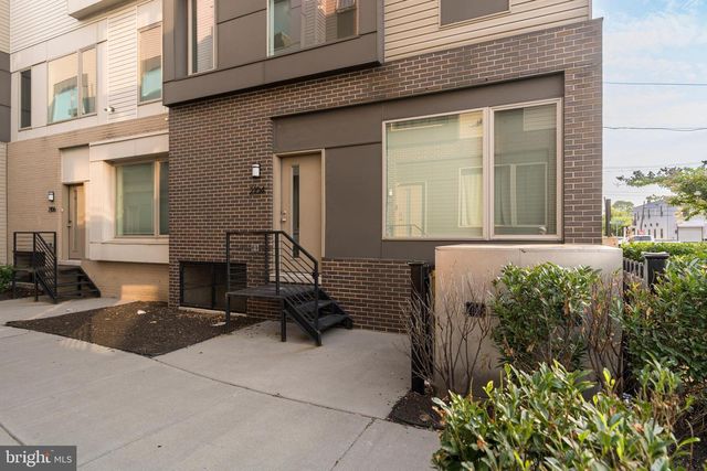 2104 KENSINGTON WALK, Philadelphia, PA 19125
