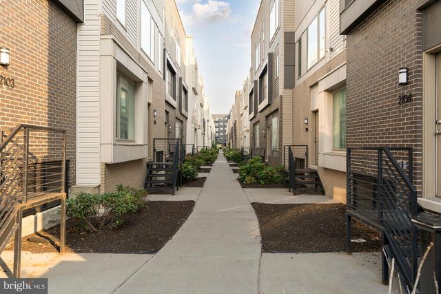 2104 KENSINGTON WALK, Philadelphia, PA 19125