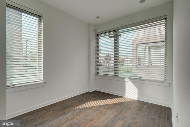 2104 KENSINGTON WALK, Philadelphia, PA 19125