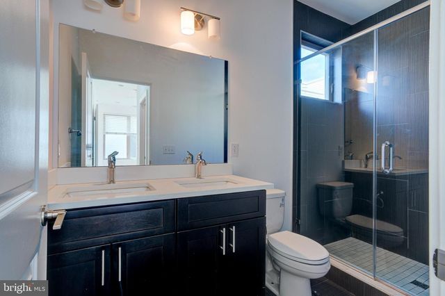 2104 KENSINGTON WALK, Philadelphia, PA 19125