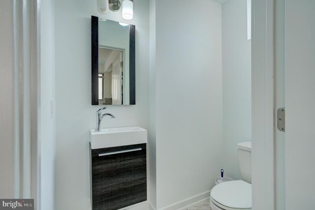 2104 KENSINGTON WALK, Philadelphia, PA 19125