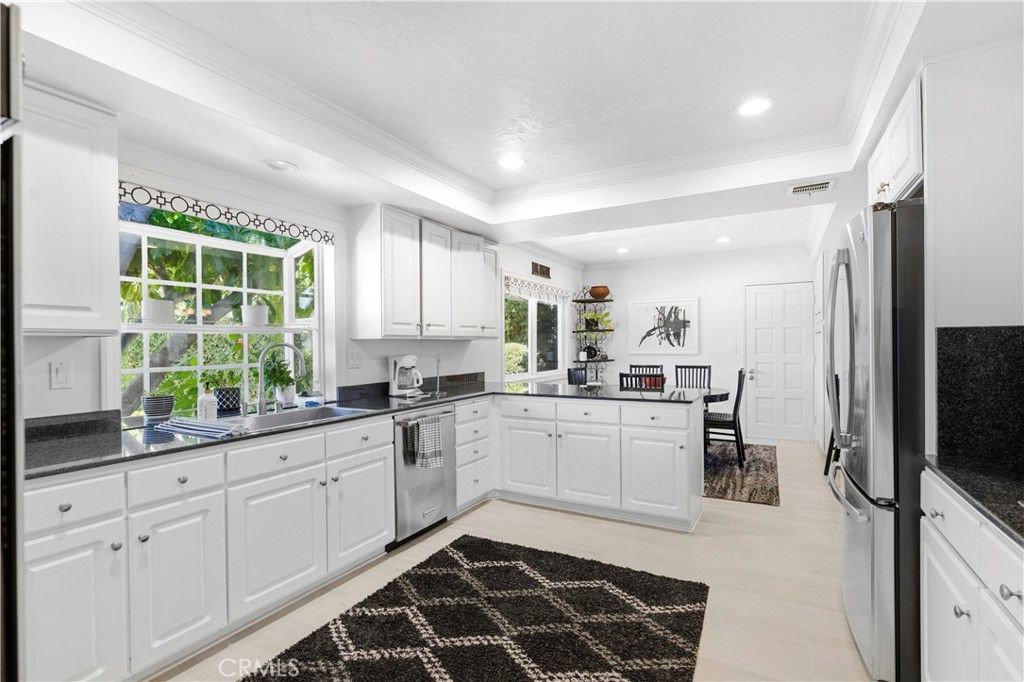 Image 10 of property listing at 22509 Charlestown, Calabasas, CA 91302