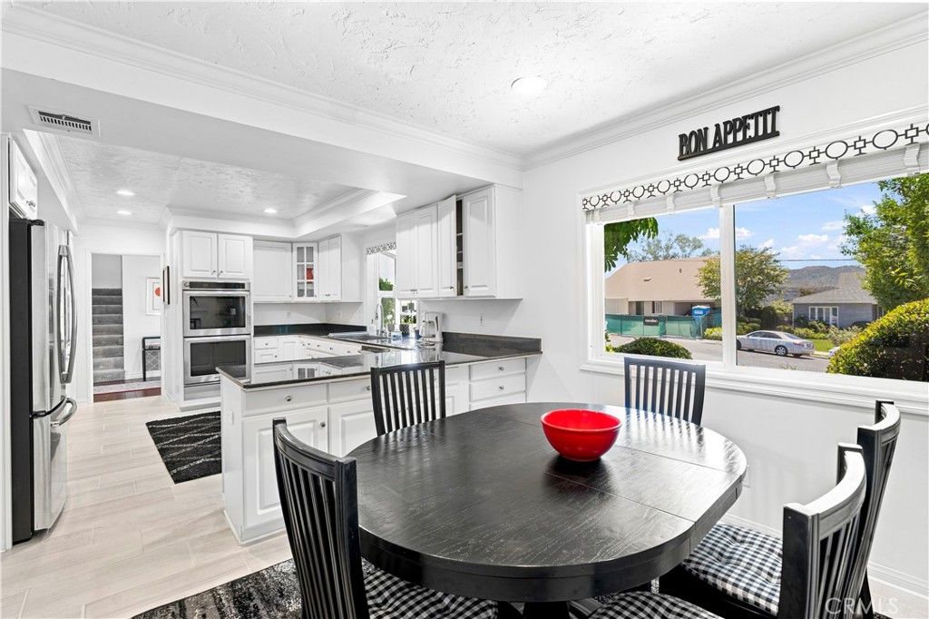 Image 13 of property listing at 22509 Charlestown, Calabasas, CA 91302