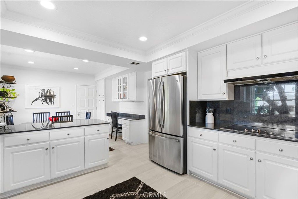 Image 14 of property listing at 22509 Charlestown, Calabasas, CA 91302