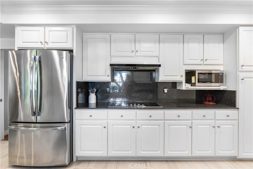 Image 15 of property listing at 22509 Charlestown, Calabasas, CA 91302