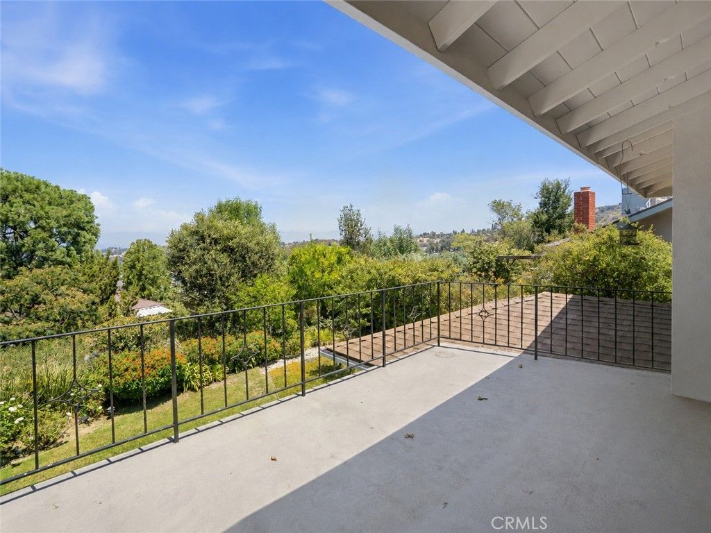 Image 23 of property listing at 22509 Charlestown, Calabasas, CA 91302