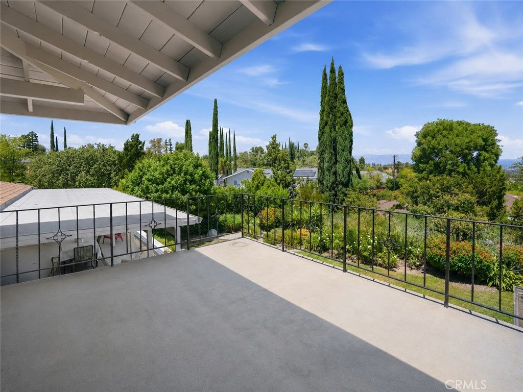 Image 24 of property listing at 22509 Charlestown, Calabasas, CA 91302