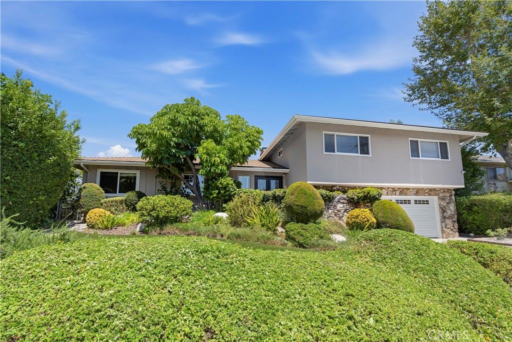 Image 3 of property listing at 22509 Charlestown, Calabasas, CA 91302