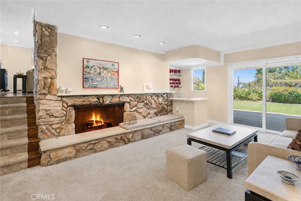 Image 7 of property listing at 22509 Charlestown, Calabasas, CA 91302