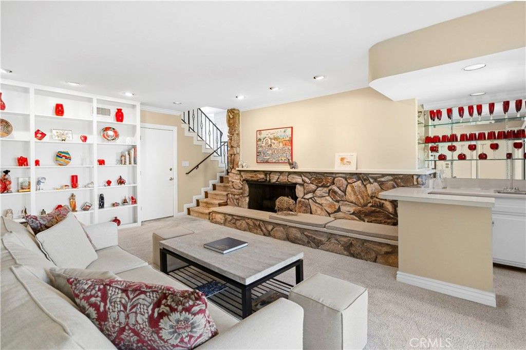 Image 9 of property listing at 22509 Charlestown, Calabasas, CA 91302