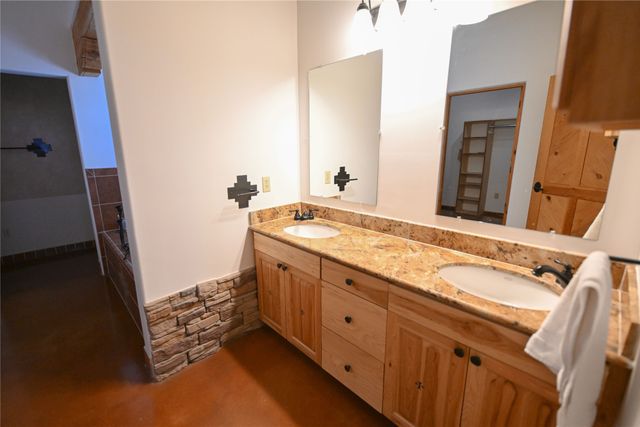 712 Sunset Dr, Espanola, NM 87532