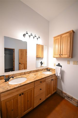 712 Sunset Dr, Espanola, NM 87532