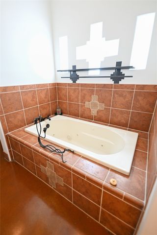 712 Sunset Dr, Espanola, NM 87532