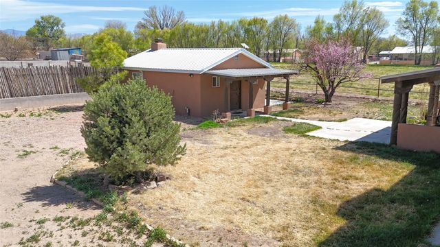 712 Sunset Dr, Espanola, NM 87532