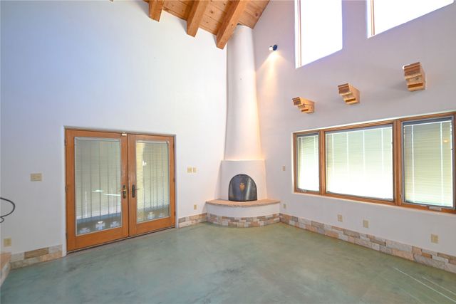 712 Sunset Dr, Espanola, NM 87532