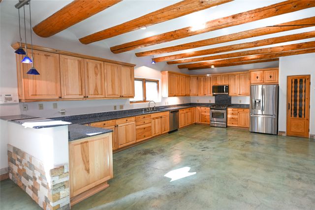 712 Sunset Dr, Espanola, NM 87532